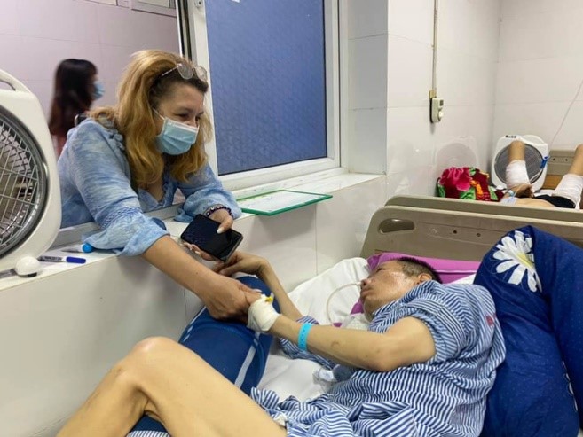 Chuyện tình cổ tích ở Hà Nội: Người vợ Ukraine 20 năm chăm chồng Việt bị đột quỵ - Ảnh 7.