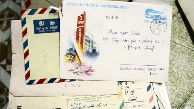 Ông Phạm Ngọc Cảnh học xong về Việt Nam năm 1973. Trong ba thập niên sau đó, hai ông bà liên lạc chủ yếu chỉ qua thư từ một cách bí mật. Việc quan hệ với người nước ngoài hoàn toàn bị cấm ngặt ở Bắc Triều Tiên.